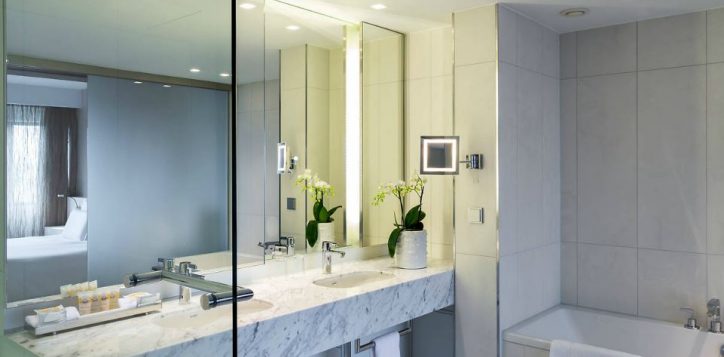 bathroom-exlusive-suite-3